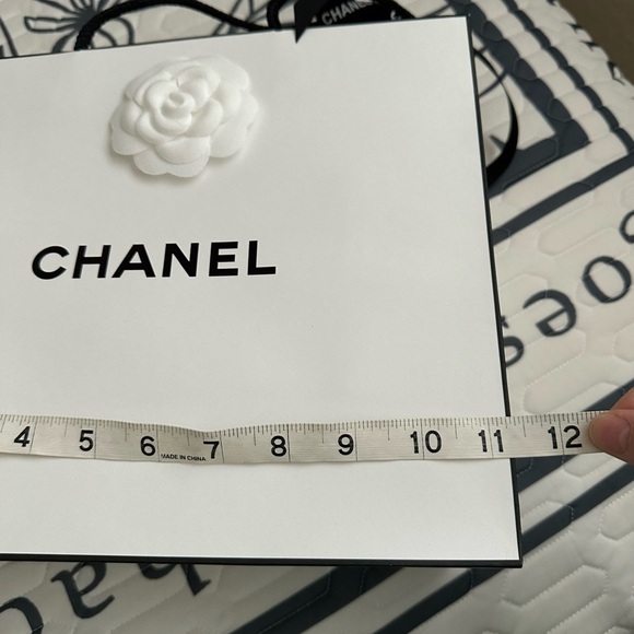 Medium Chanel shopping bag including ribbon and flower. See Pics For Size. New - Picture 2 of 6